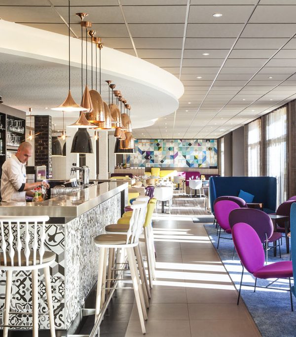 Le Gourmet Bar est situé au Novotel de Saint Quentin en Yvelines, proche du Golf National