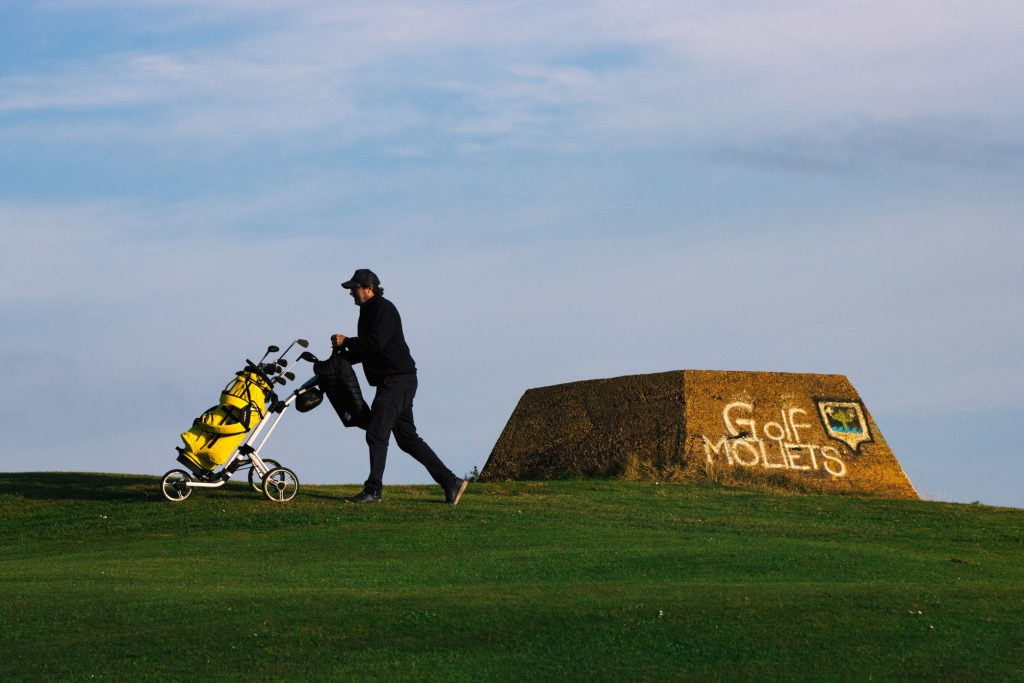 Golfeur au Golf de Moliets dans Les Landes, à Moliets-et-Maa (40), Resonance Golf Collection