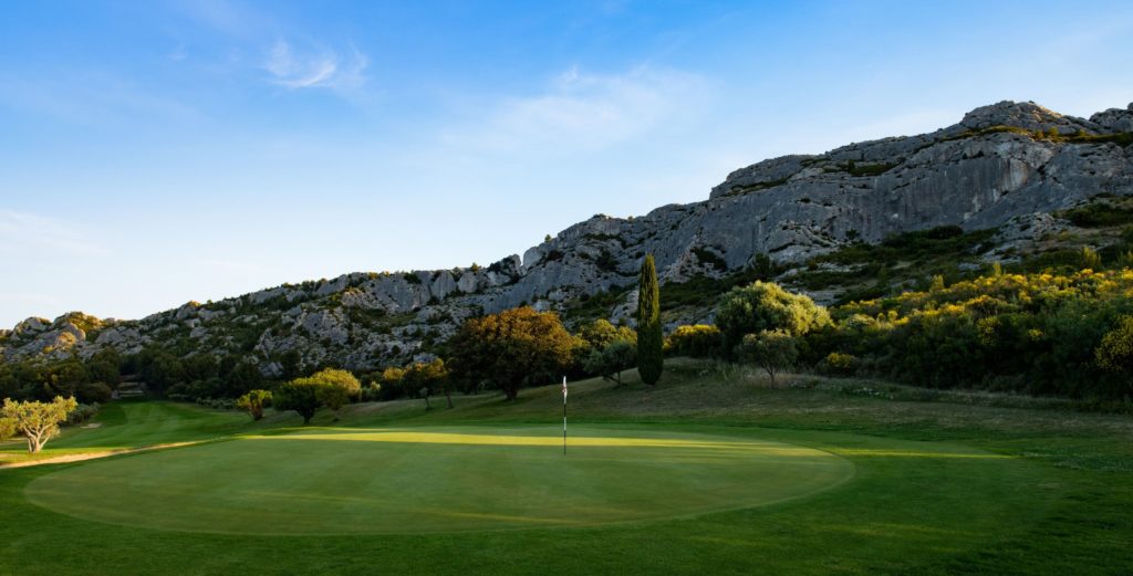 Golf de Servanes, parcours 18 trous dans les Alpilles, vue green, Bouche du Rhone, Resonance Golf Collection