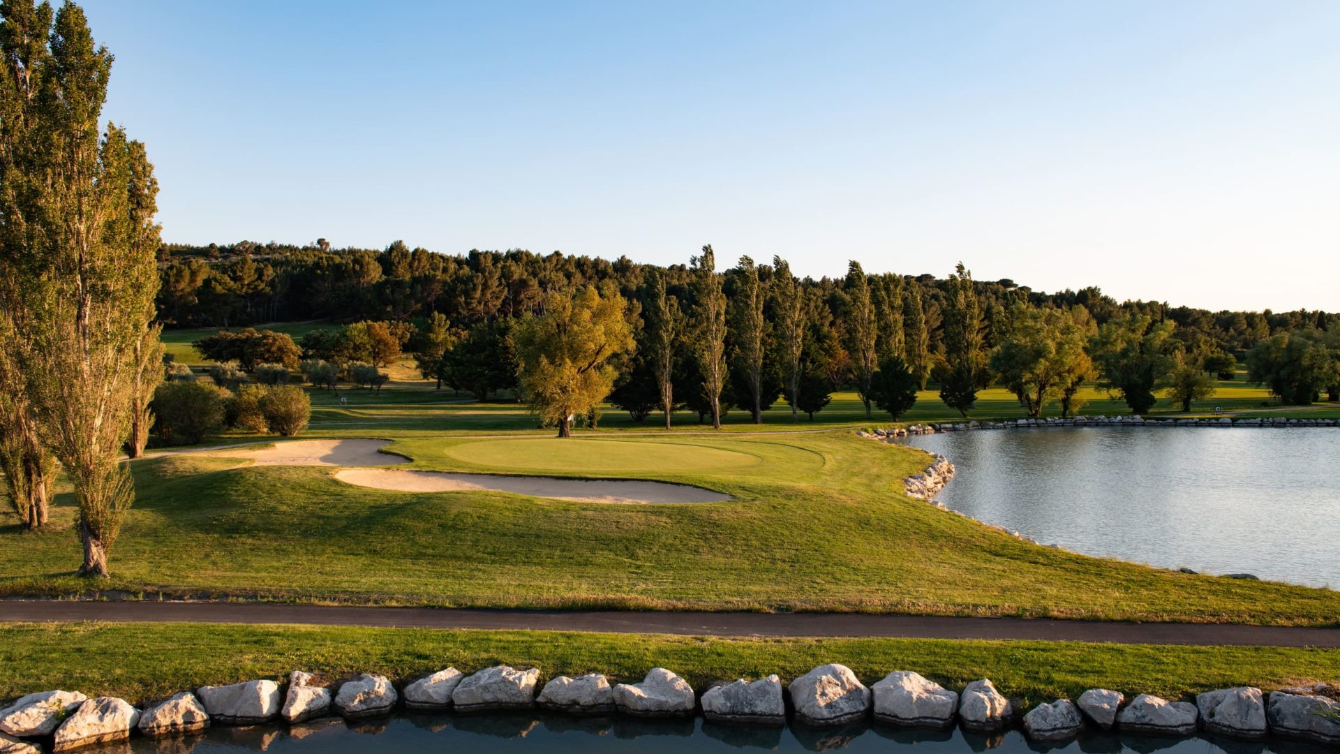 Parcours 18 trous dans les Alpilles à Mouriès, Golf de Servanes, Resonance Golf Collection