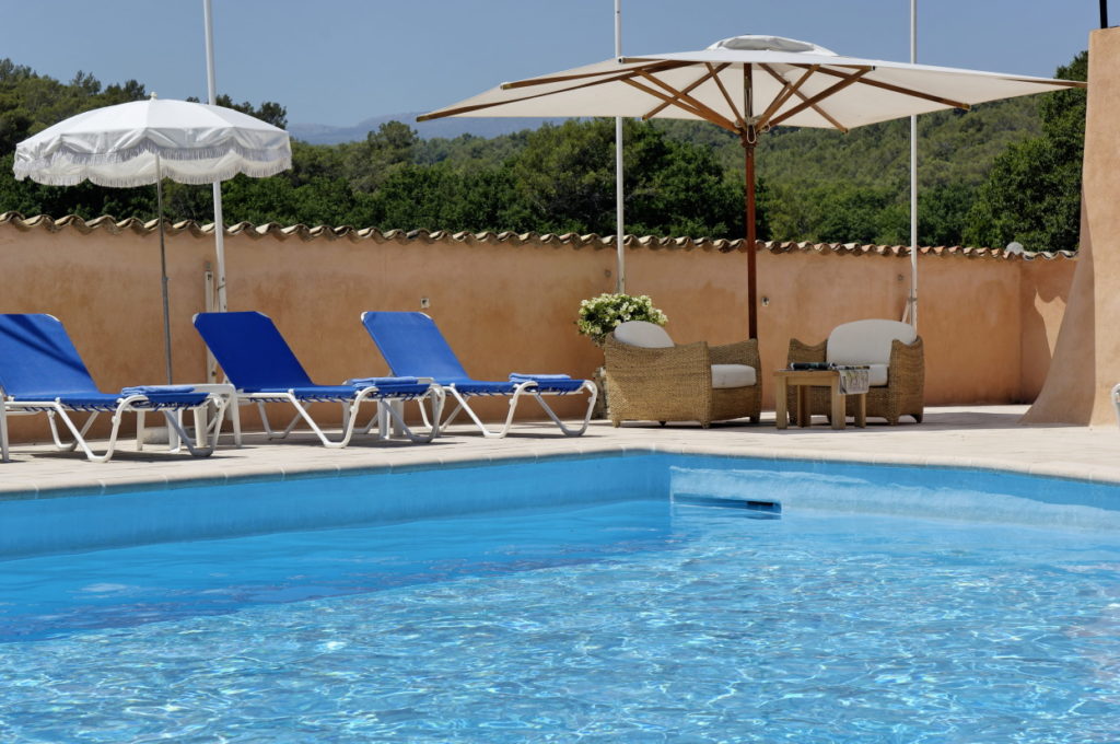 View of the outdoor swimming pool at the 4-star hotel, at the Château de la Bégude