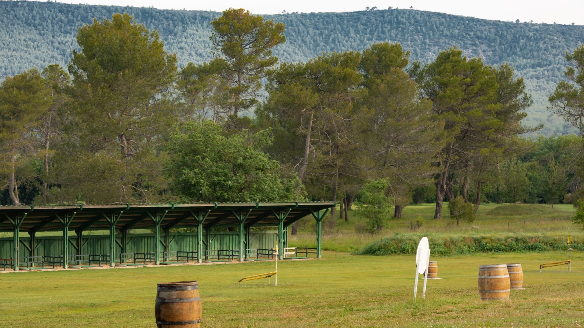 Practice de golf à Nans-les-pins près de Saint Maximin, Golf Sainte Baume, Provence, Resonance Golf Collection