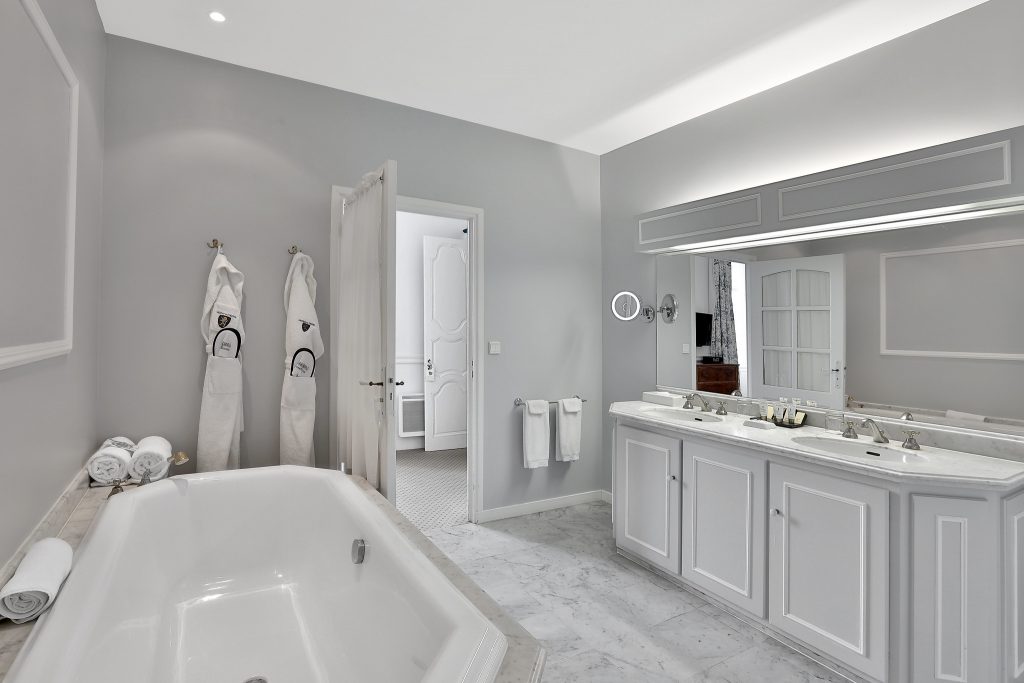 salle de bains hôtel dordogne resonance golf collection