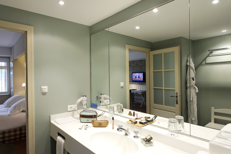 salle de bain relais des vigiers bordeaux resonance golf collection