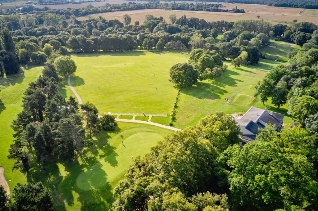 Vue aérienne du parcours 18 trous du Golf d'Ormesson