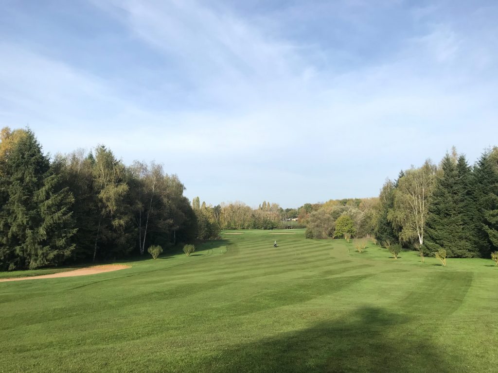 trou 18 golf domaine de la grange aux ormes en automne - resonance golf collection