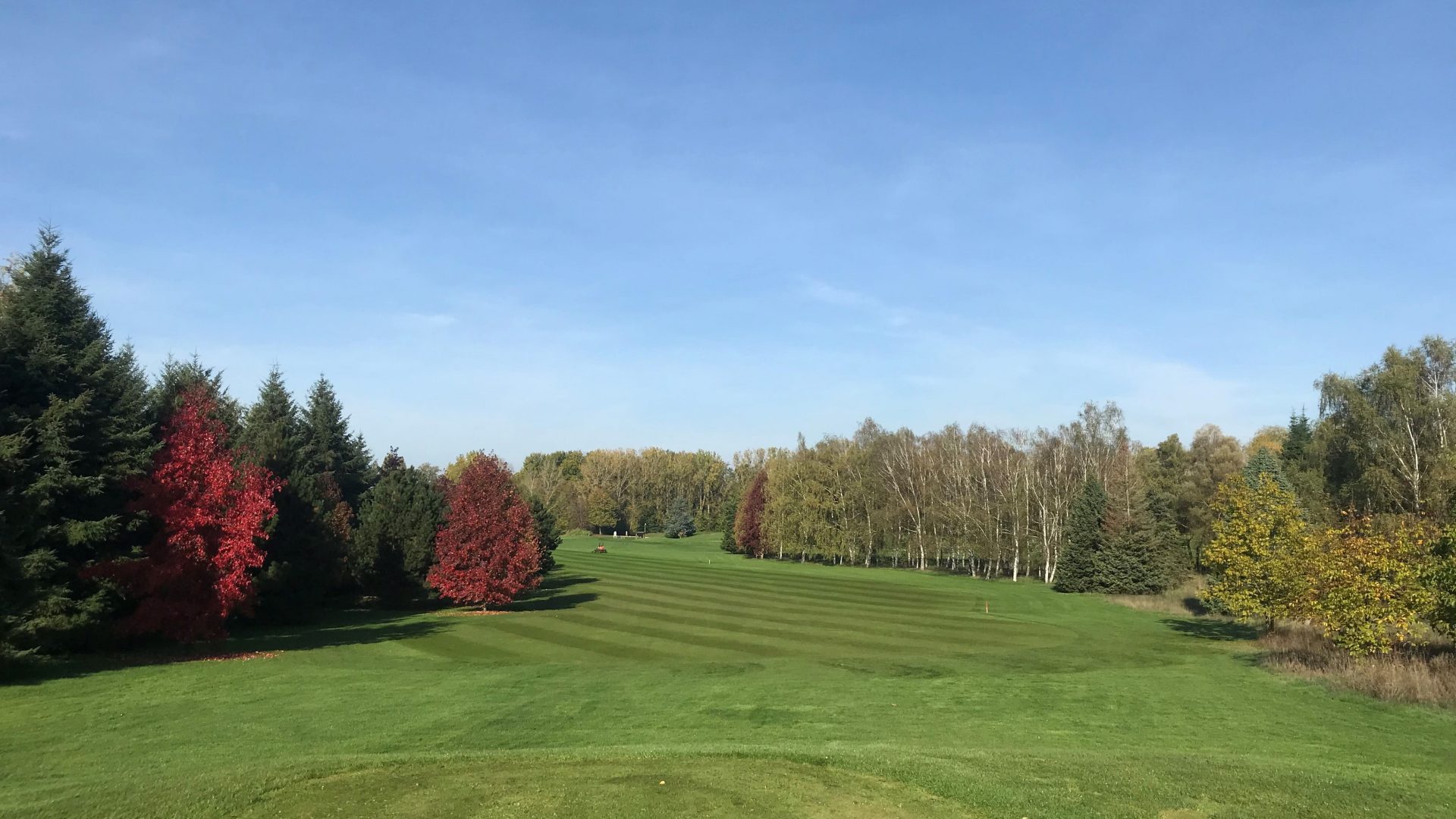 trou 9 golf de la grange aux ormes en automne - resonance golf collection