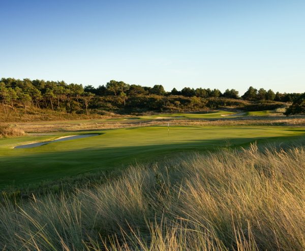 Le Touquet Golf Resort vous accueille pour un séjour golfqiue 3 étoiles avec des parcours classés au Top 100 des meilleurs parcours d'Europe Continentale