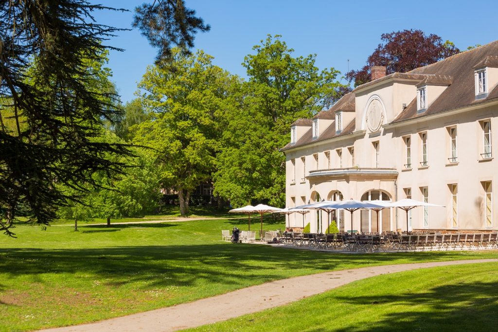 Le Club House du Golf des Yvelines est un endroit signature s'agissant du Château de la Couharde datant du 16ème siècle