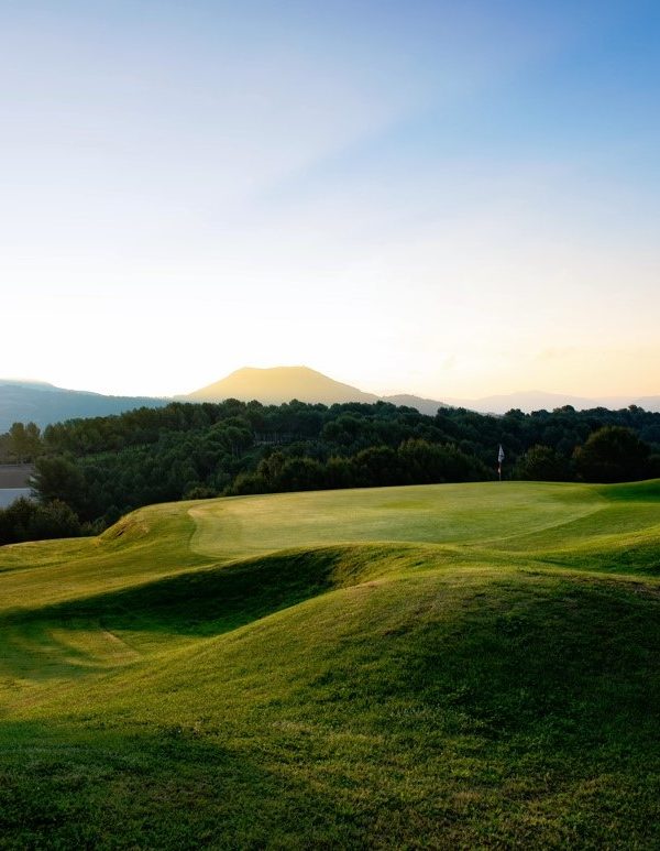 Marseille situé sur le Côte d'Azur est une des meilleures destinations de France pour golfer