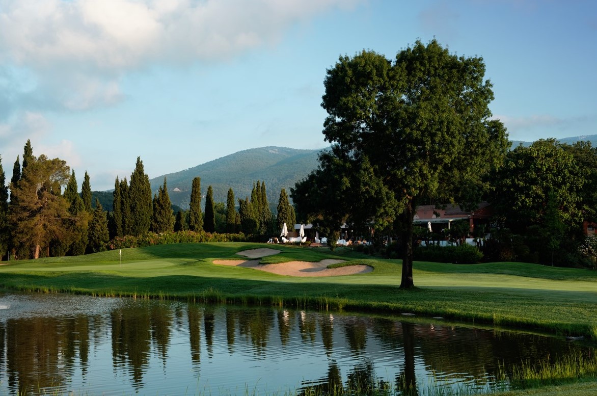 Le Golf Grande Bastide, situé sur la Côte d'Azur, reconnu comme une des meilleures destinations françaises pour jouer au golf