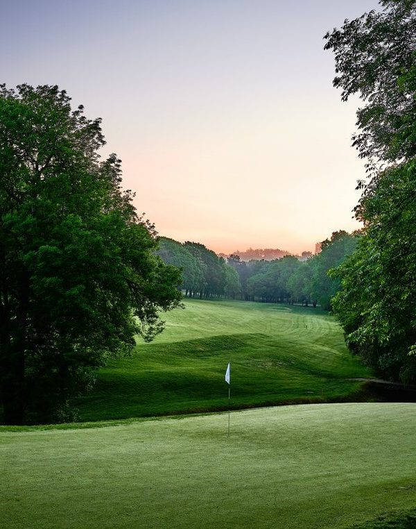 Enjoy the 18-hole course at your business seminar