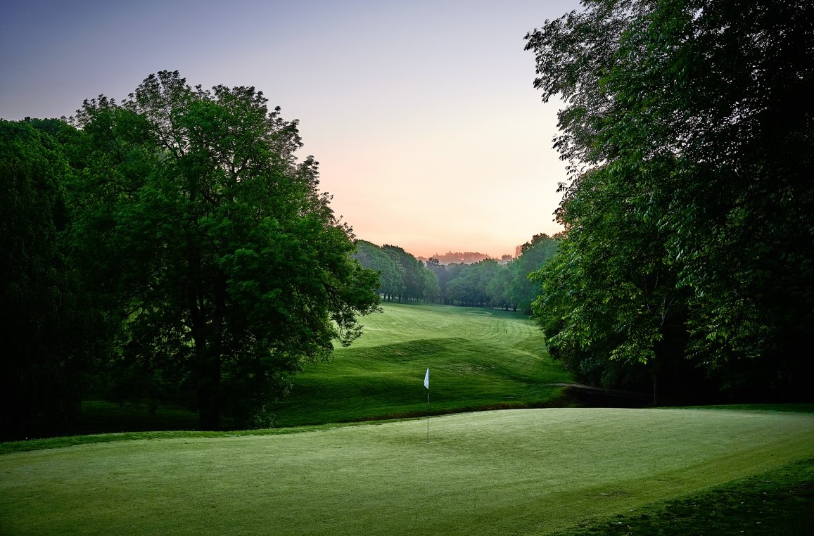 Enjoy the 18-hole course at your business seminar