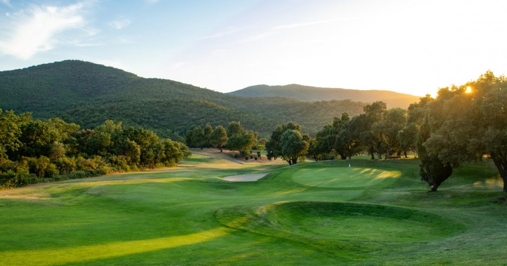 parcours golf roquebrune vue massif