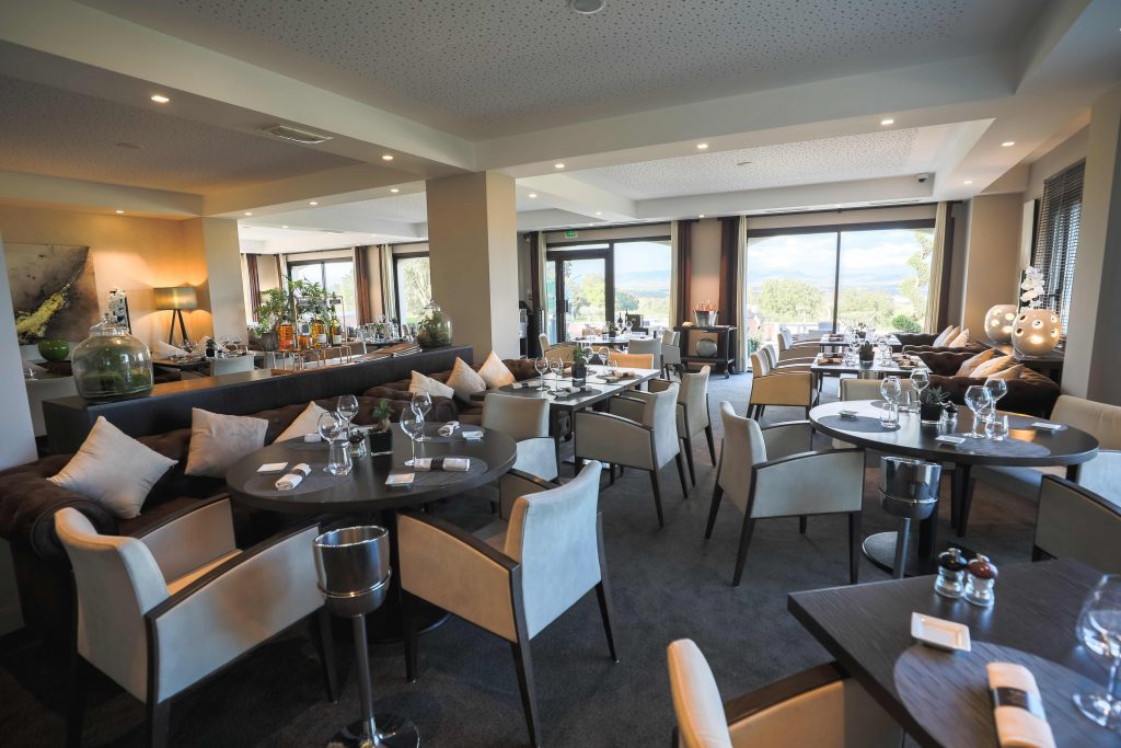 salle restaurant la table de louis roquebrune sur la côte d'azur