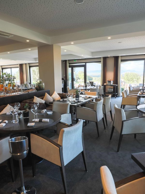 salle restaurant la table de louis roquebrune sur la côte d'azur