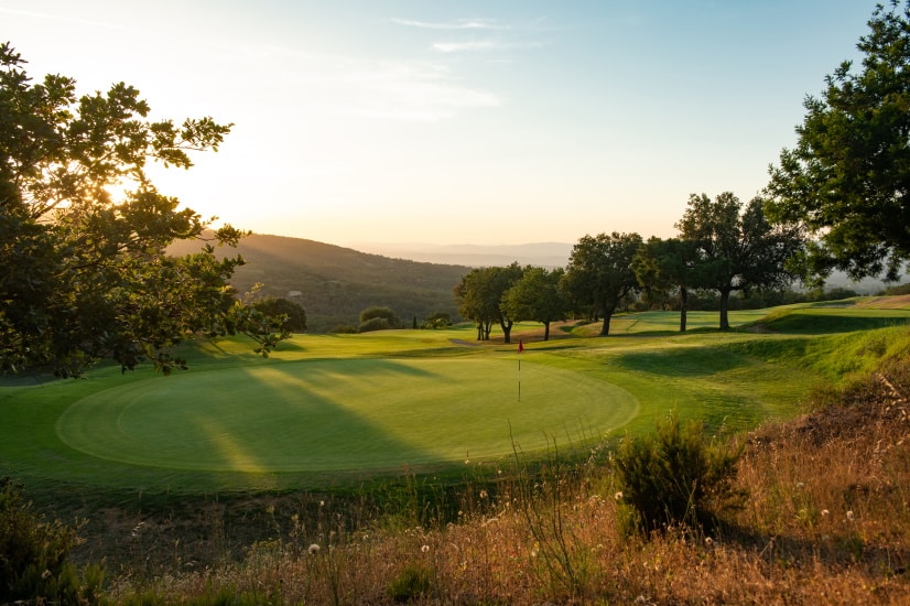 Terrain de golf à Roquebrune près de Saint-Raphaël, parcours 18 trous, Resonance Golf Collection