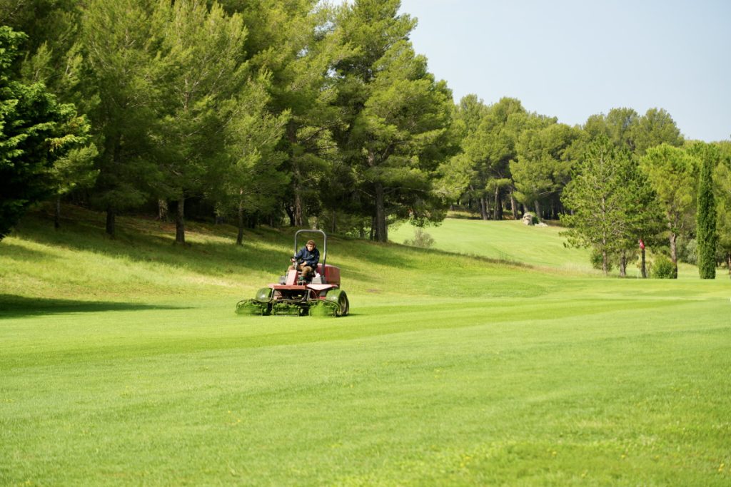 Entretien raisonné d'un parcours de golf, tonte des fairways, Resonance Golf Collection