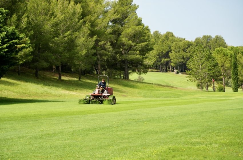 Entretien raisonné d'un parcours de golf, tonte des fairways, Resonance Golf Collection