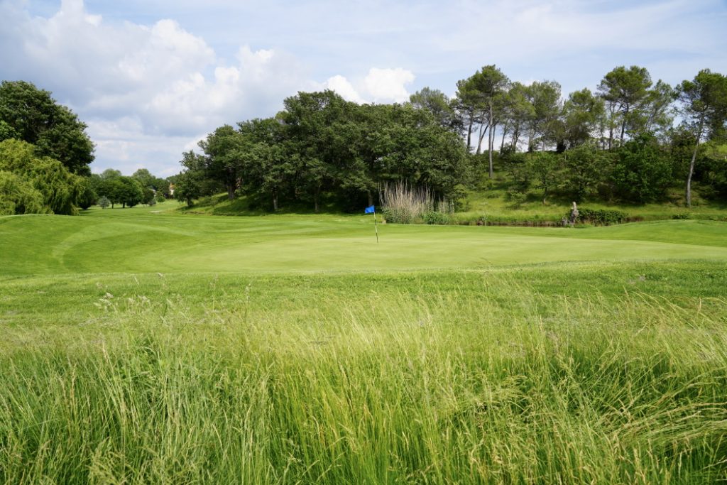 Herbe haute pour l'écologie au Golf Sainte Baume, Resonance Golf Collection