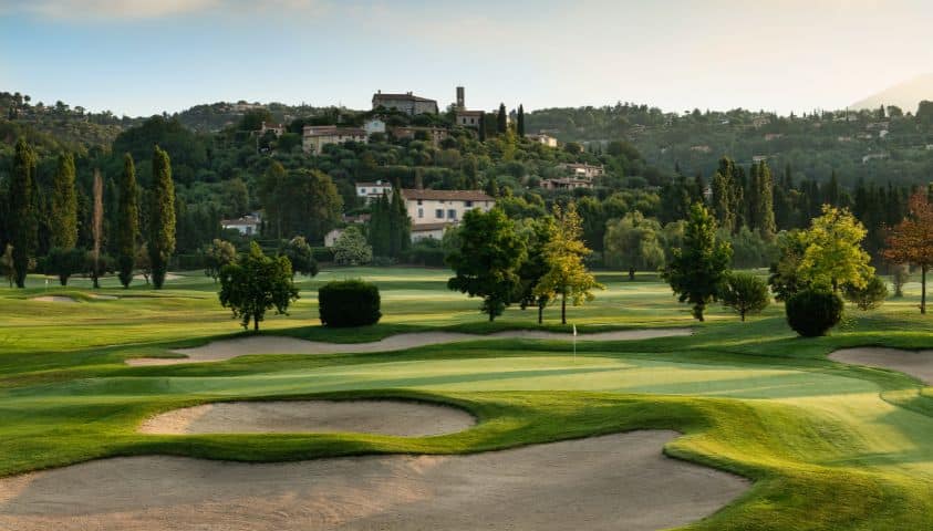 Parcours de golf de la Grande Bastide, au cœur d’un domaine provençal élégant et verdoyant.