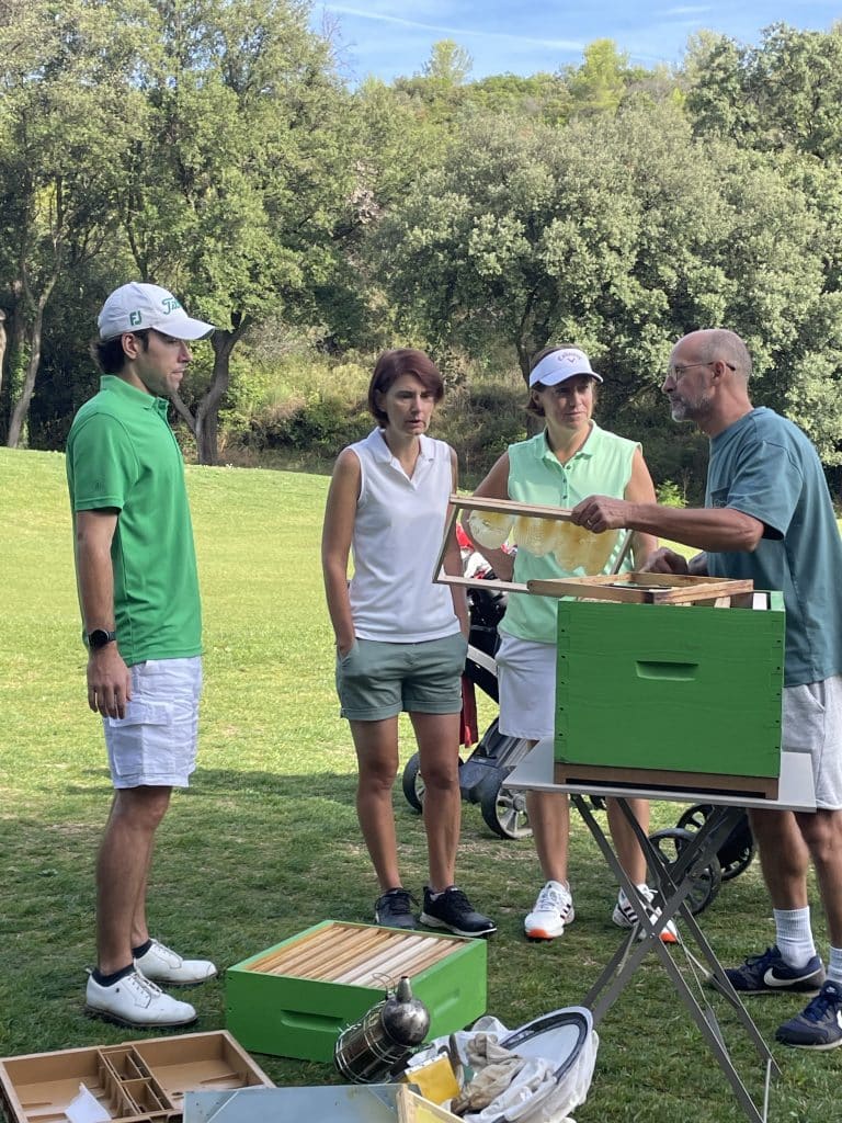 Ateliers apiculteur, compétition de golf Trophée Resonance Golf Écologie